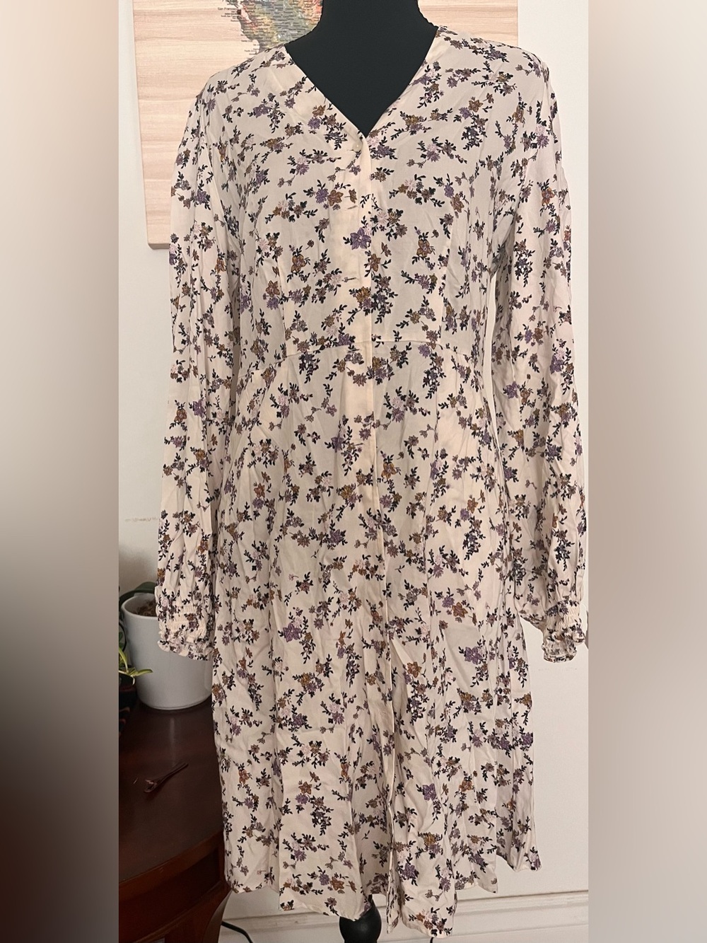 Uniqlo Cream Floral V-Neck Long Sleeve Midi Dress - Picture 2 of 7